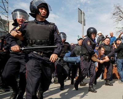Sebanyak 1.600 pengunjuk rasa ditangkap polisi Rusia menjelang pelantikan Vladimir Putin sebagai presiden pada hari ini
