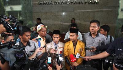 Pimpinan Daerah Pemuda Muhammadiyah Kota Surabaya, Jawa Timur, mendeklarasikan gerakan anti-politik uang serta suku, agama, ras, dan antargolongan (SARA) menjelang pilkada 2018 dan Pemilu 2019. 