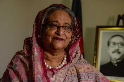 Perdana Menteri Bangladesh Sheikh Hasina Wajed mendesak anggota Organisasi Kerja Sama Islam (OKI) menekan Myanmar soal repatriasi warga Rohingya.