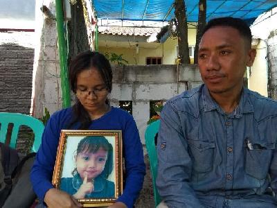 Pupus sudah harapan Jemi Bimusu, 33 tahun, melihat putri bungsunya berseragam sekolah. Grace Gabriela Bimusu, 5 tahun, ditemukan tewas di dalam karung di tengah kebun pisang dan singkong dekat rumahnya