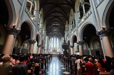 Gereja Katedral di Jakarta Pusat menggelar ekaristi atau misa untuk memperingati Kenaikan Yesus Kristus, kemarin. 