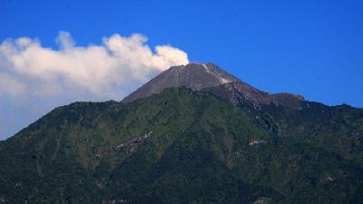 Dampak letusan freatik Gunung Merapi yang terletak di Sleman, Yogyakarta, meluas.