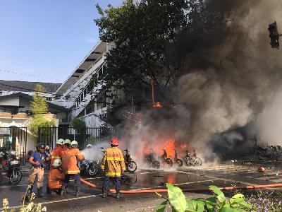 Polisi Buru Ideolog Utama Bom Surabaya