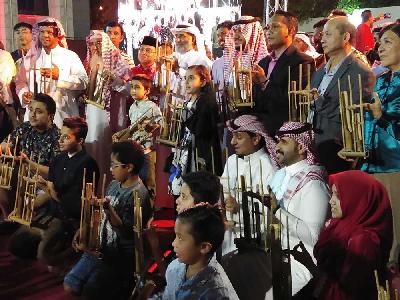 Diplomasi kebudayaan Indonesia-Arab Saudi menapaki era baru kerajaan yang menjanjikan keterbukaan warganya.