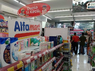 Suasana Minimarket Alfamart di kawasan Pejompongan, Jakarta. DOK TEMPO/M Iqbal Ichsan