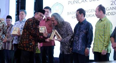 Kamus Besar Bahasa Indonesia (KBBI) Edisi V Cetak dan KBBI Edisi V Daring resmi diluncurkan.