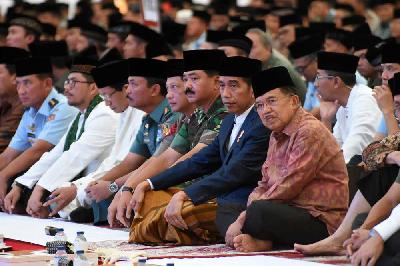 Jokowi Naikkan Tunjangan Kerja TNI dan Polri