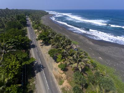 Jalur pantai selatan Jawa (Pansela) di Cimerak, Pangandaran, Jawa Barat, Selasa lalu. ANTARA/Hafidz Mubarak A