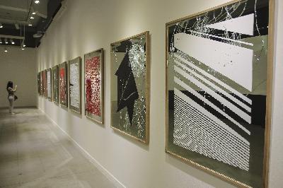 "Reflection and Unprediction" karya Karya Hafiz Rancajale dalam pameran bertajuk "Social Organism" di Galeri Nasional Indonesia, Jakarta, kemarin. TEMPO/ Muhammad Hidayat