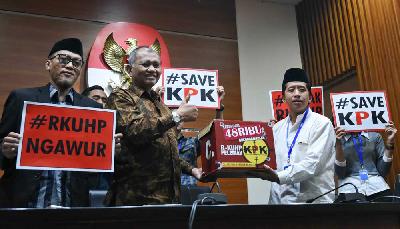 Muhammadiyah menyebutkan ada operasi senyap untuk melemahkan KPK.