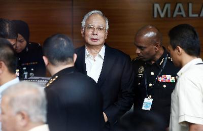 Mantan Perdana Menteri Malaysia Najib Razak di Komisi Anti Korupsi Malaysia,  Putrajaya, Malaysia, 24  Mei 2018. REUTERS/Lai Seng Sin