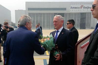 Menteri Pertahanan Amerika Serikat James Mattis tiba di Beijing saat kisruh perang dagang kedua negara.