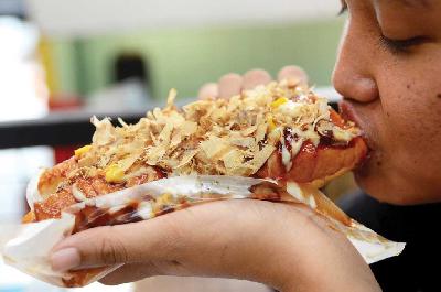 Hot dog kekinian dengan cita rasa Amerika Serikat-Jepang