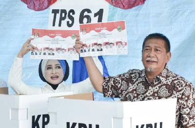 Pasangan Sudrajat-Ahmad Syaikhu hampir menang di Jawa Barat. Mengandalkan slogan ganti presiden.