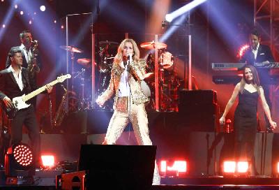 Memasuki tiga dekade kariernya, Celine Dion menggelar konser pertama di Indonesia. Kualitas vokalnya masih prima.