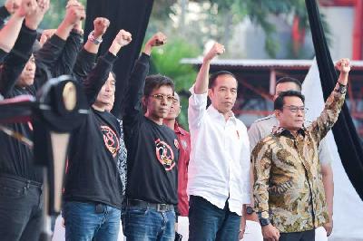 Mahfud Md. dan Moeldoko disebut-sebut sebagai kandidat terkuat pendamping Joko Widodo pada pemilihan presiden 2019. Mendekati Megawati.