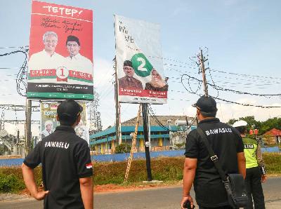 LIMA hari sebelum pencoblosan, ian lubis, salah seorang anggota tim sukses calon Gubernur Jawa Tengah, Sudirman Said, bermaksud mengantarkan uang konsumsi saksi dari Jakarta ke Semarang.