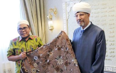 Asip Kholbihi: Batik untuk Masjid Katedral