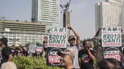 Aksi #2019GantiPresiden saat Car Free Day di Bundaran HI, Jakarta, April 2018. TEMPO/Muhammad Hidayat