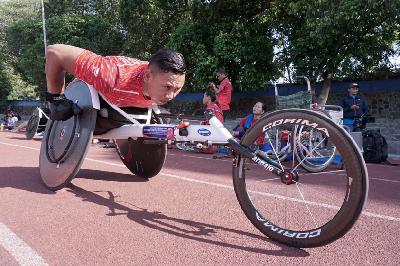 Kegigihan berlatih setelah kakinya diamputasi mengantarkan Zaenal Aripin masuk tim nasional atletik di Asian Para Games 2018. Indonesia menargetkan masuk tujuh besar.