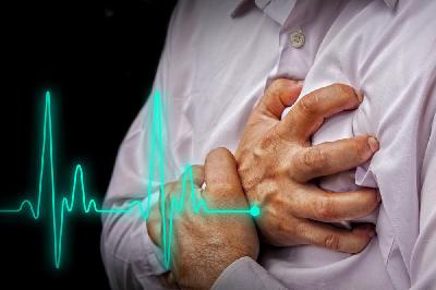 Waspadai jika denyut jantung berdetak cepat dan tak beraturan. Obat pengencer darah mengurangi risiko stroke.