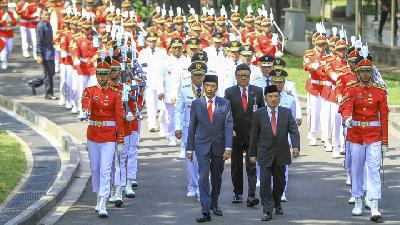 Presiden Joko Widodo melantik gubernur dan wakil gubernur masa jabatan tahun 2018-2023 di 
Istana Negara, Jakarta, 5 September 2018.