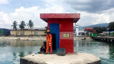 Stasiun pasang-surut milik Badan Informasi Geospasial di Pelabuhan Pantoloan, Palu, 4 September 2018. -TEMPO/Husein Abri