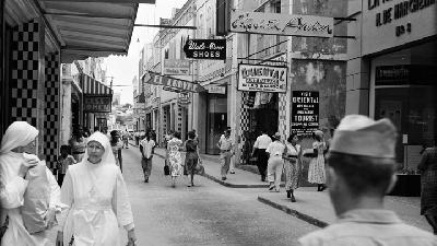 Suana jalan dikota Willemstad, Curacao, 1955. -Nationaal Archief/Fotocollectie Van de Poll