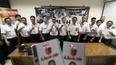 Serikat Pekerja Asosiasi Pilot Lion Group di kantor Yayasan Lembaga Bantuan Hukum Indonesia, Jakarta, Agustus 2016. 