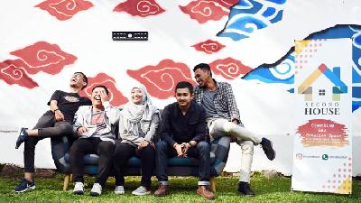 Anggota tim Second House, Bandung, 30 November 2018. -TEMPO/Prima Mulia