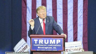 Donald Trump saat kampanye pemilihan presiden di Birmingham, Alabama, Amerika Serikat, November 2015. -REUTERS/Marvin Gentry
