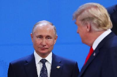 Donald Trump dan Vladimir Putin di G20 di Argentina, 30 November 2018.