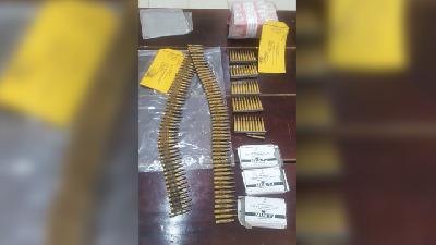 Confiscated evidence of money and ammunition from armed groups in Timika. 