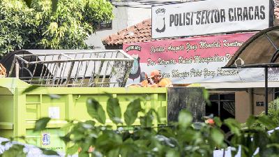Kepolisian Sektor Ciracas, Jakarta Timur, Selasa pekan lalu.