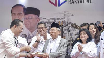 Ma’ruf Amin (center) at the launch of Rumah Aspirasi Rakyat in Menteng, Central Jakarta, last November.  ANTARA/Sigid Kurniawan