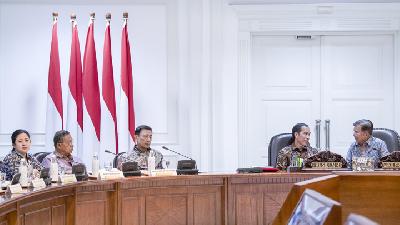 Rapat terbatas tentang pengembangan Batam di Jakarta,12 Desember lalu.
