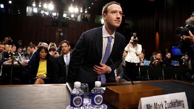 Mark Zuckerberg saat menghadiri sidang Senat dan Komite terkait dengan keamanan data pengguna Facebook di Capitol Hill, Washington, April 2018.
