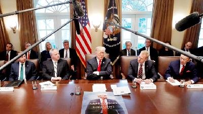Presiden Donald Trump menghadiri rapat kabinet terkait dengan tak beroperasinya beberapa lembaga pemerintah Amerika Serikat, 2 Januari 2019. 