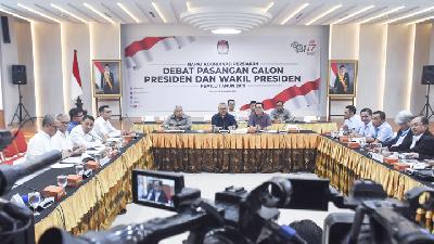 Ketua Komisi Pemilihan Umum Arief Budiman memimpin rapat koordinasi membahas persiapan debat pasangan calon presiden dan wakil presiden. ANTARA/Indria