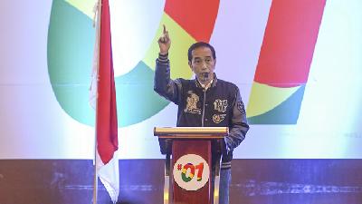 Calon presiden nomor 01, Joko Widodo, menghadiri rapat koordinasi tim kampanye daerah Sulawesi Selatan di Makassar, 22 Desember 2018. ANTARA/Wahyu