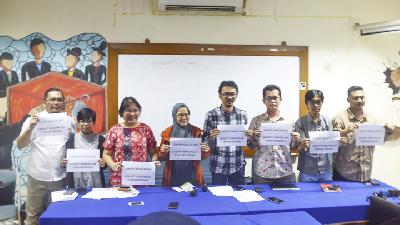 Aksi mendukung golput sebagai hak dan bukan tindak pidana di kantor Yayasan Lembaga Bantuan Hukum Indonesia, Menteng, Jakarta, 23 Januari 2019. TEMPO