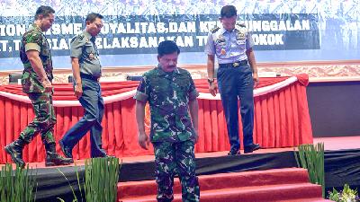 TNI Commander Marshal Hadi Tjahjanto (front) accompanied at a TNI leaders meeting in 2018 in TNI HQ, Cilangkap, Jakarta. ANTARA/Sigid Kurniawan