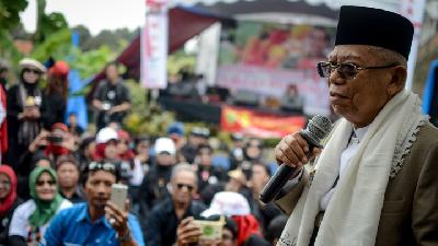 Ma’ruf Amin saat berkampanye di Desa Cigugur Girang, Parongpong, Kabupaten Bandung Barat, Jawa Barat, 20 Januari 2019.  ANTARA FOTO/Raisan Al Farisi