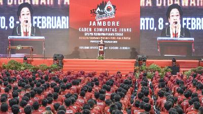 Ketua Umum PDIP Megawati Soekarnoputri memberikan amanat kepada peserta Jambore Kader Komunitas Juang di GOR Satria Purwokerto, Banyumas, Jawa Tengah.