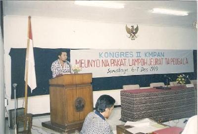 Azmi Abubakar saat Kongres ke-2 Komite Mahasiswa Pemuda Aceh Nusantara, Desember 1999. Dok.Pri