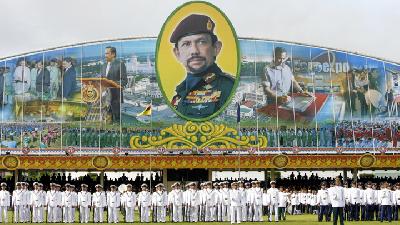 Perayaan ulang tahun ke-62 Sultan Brunei Darussalam Hassanal Bolkiah di Bandar Seri Begawan, Juli 2018./ REUTERS/Bazuki Muhammad