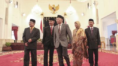 Pelantikan nggota Komisi Yudisial periode 2015-2020 di Istana Negara, Jakarta,  Desember 2015. Dok. TEMPO/Aditia Noviansyah