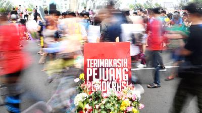 Aksi dukacita atas meninggalnya sejumlah petugas KPPS dalam Pemilihan Umum 2019 di Jakarta, 28 April 2019. ANTARA/Akbar Nugroho Gumay
