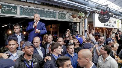 Benjamin Netanyahu memberikan pidato di depan warga Israel di Yerusalem, April 2019./ REUTERS/RONEN ZVULUN 