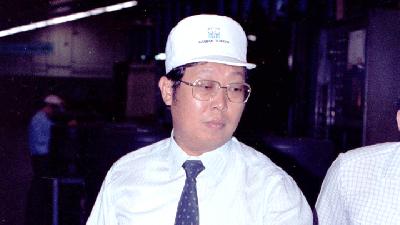 Gajah Tunggal CEO Sjamsul Nursalim at the company’s tire factory in Tangerang, now in Banten province, 1987. TEMPO/Ali Said